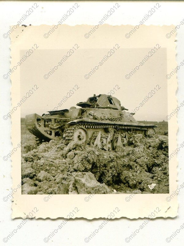 Foto, Wehrmacht, zerstörter Panzer Hotchkiss H-3