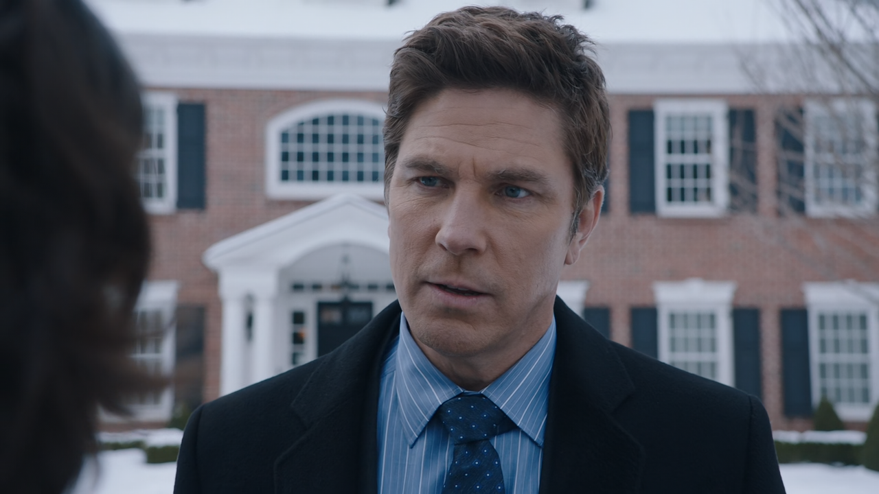 FBI.S03E09.Leverage.1080p.10bit.AMZN.WEB-DL.DDP5.1.HEVC-Vyndros.mkv_snapshot_24.46_[2021.03.22_14.26