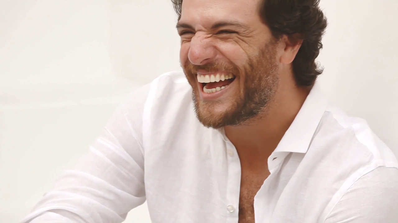 IstoÉ Gente _ Making-of Photoshoot _ Alinne Moraes e Rodrigo Lombardi.ts_snapshot_02.40.260