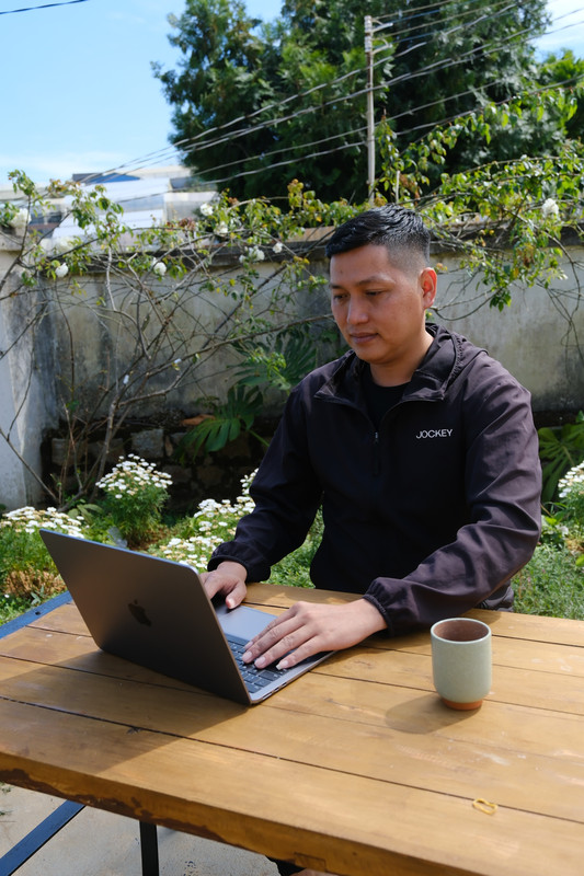 Hoàng - Chủ quán