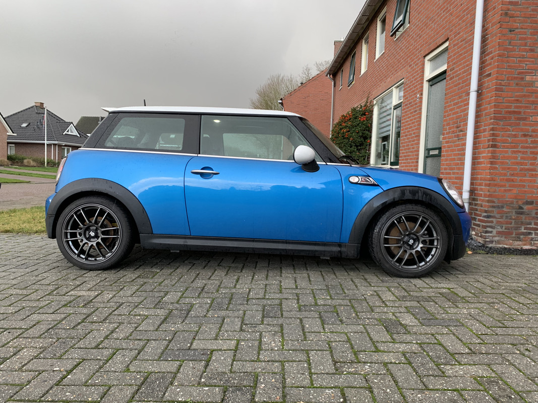 D5C944D4-BEF5-48DF-900C-2FF437CEE887