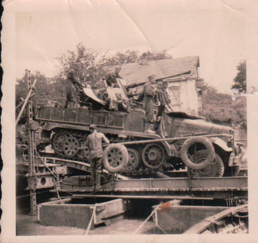 Foto Panzer 2 cm Flak leichter Zugkraftwagen 1t (Sd.Kfz. 10) Regiment