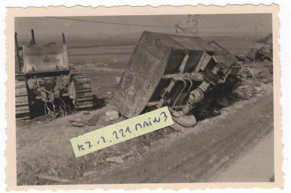 Photo Zerstörter Panzer und LKW