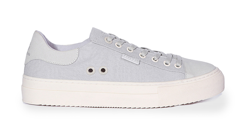 Tênis cinza claro sola robusta
