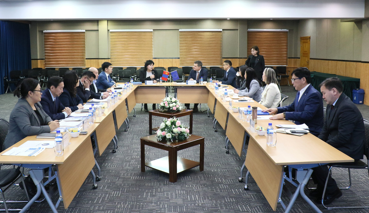 Шүүхийн ерөнхий зөвлөлийн дарга, гишүүд Олон улсын эрх зүйн хөгжлийн байгууллагын суурин төлөөлөгч Чарльз Болланд тэргүүтэй төлөөлөгчдийг хүлээн авч уулзлаа