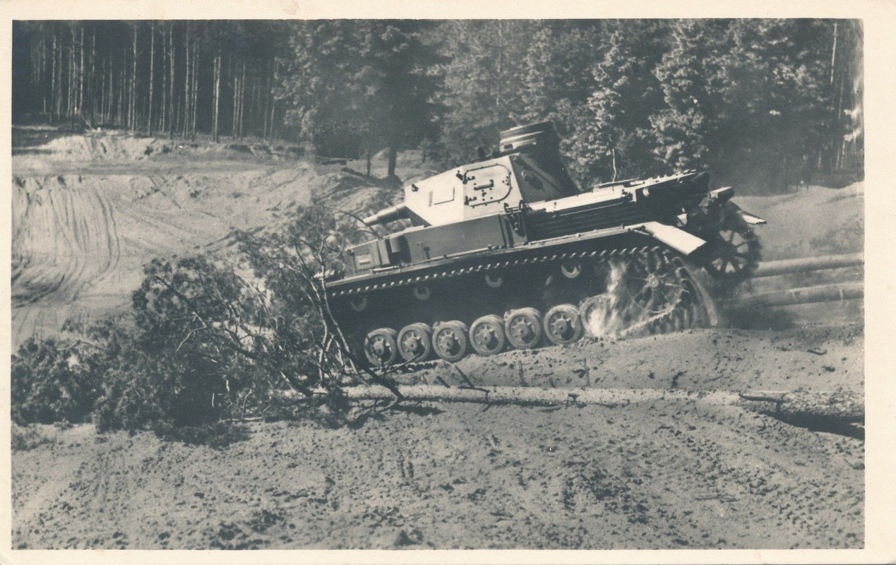 AK Panzer Tank im Gelände