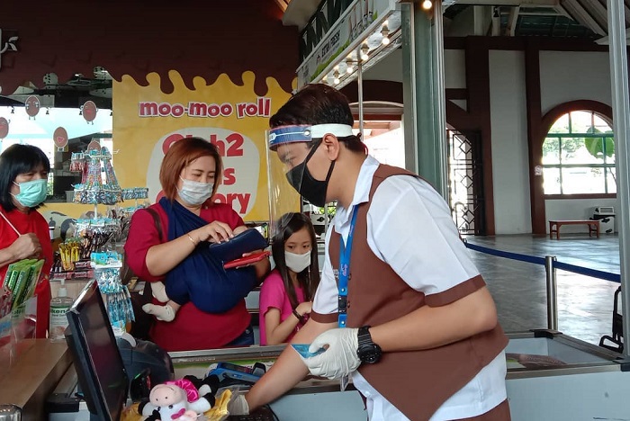 Belanja di Dairy Shop Cimory Dairyland Prigen.