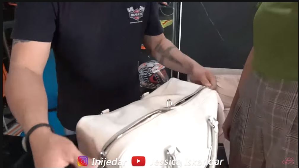 Tas uang Jessica Iskandar