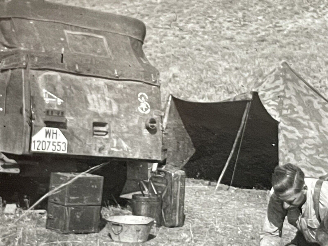 Orig. Foto Wehrmacht, Gebirgskorps Nachrichten Abt. Funker, Kübelwagen, Tarnzelt1