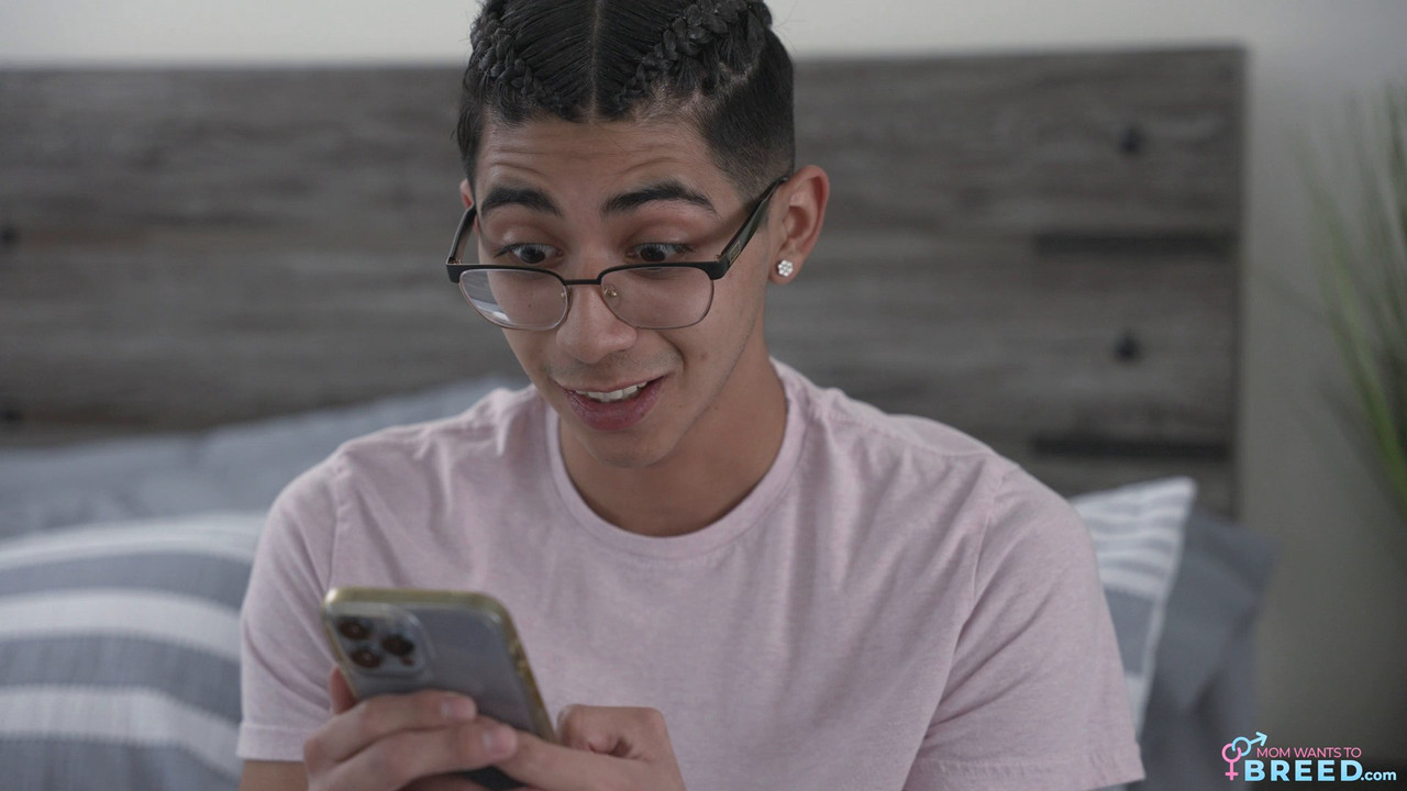 Jennifer White Stuck On Stepmoms Boobies MOMWANTSTOBREED mp4 0002 — Postimages