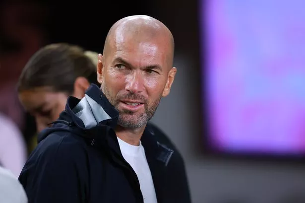 Zinedine Zidane is in constant talks with Manchester United over a possible move to replace Eric ten Hag.