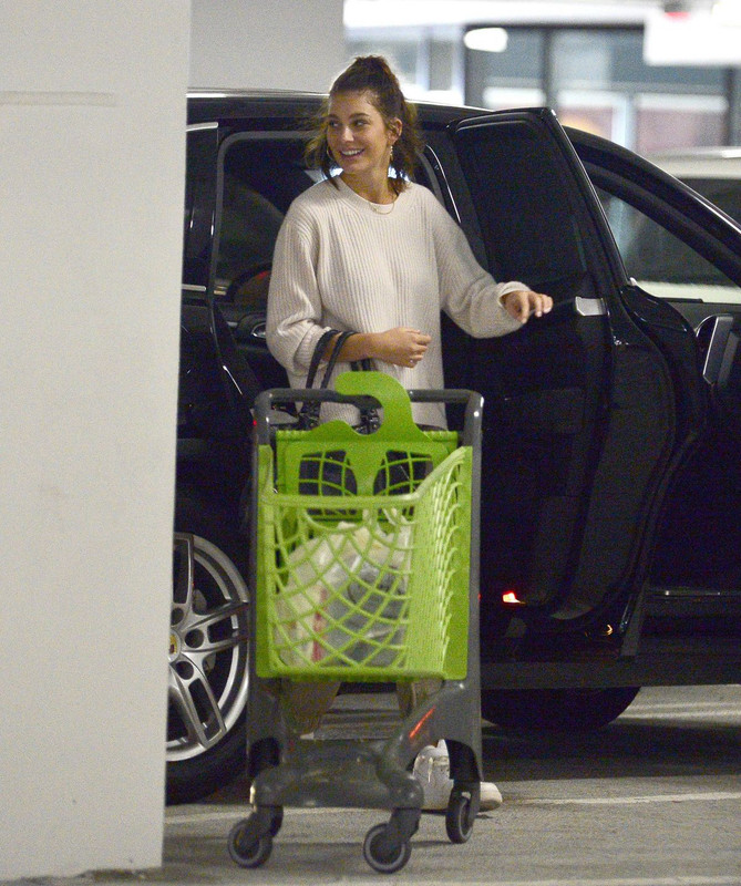 camila-morrone-and-leonardo-dicaprio-out-in-century-city-10-16-2