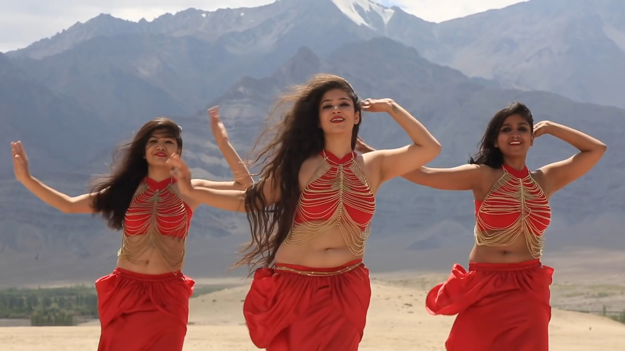 sexy belly dance.mkv_snapshot_01.52.112