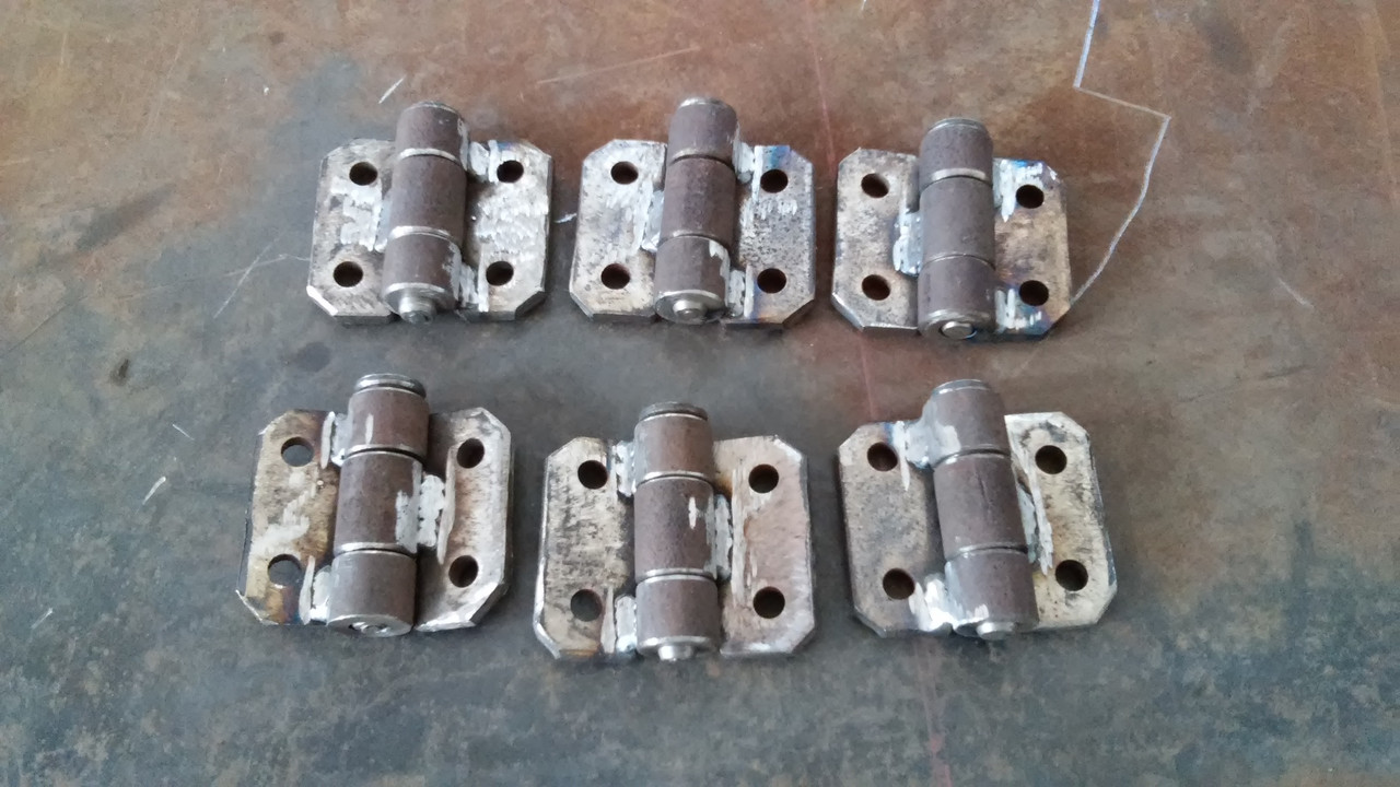 11 Петли на люки башни