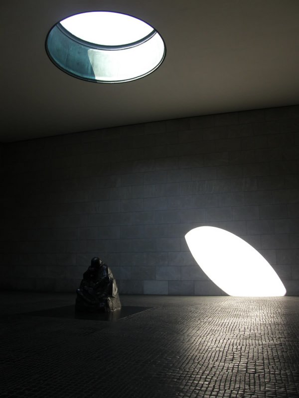 Imagen de la escultura del interior del Memorial