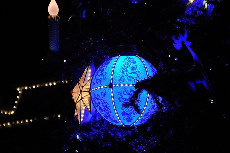 bluechristmasbauble2.jpg