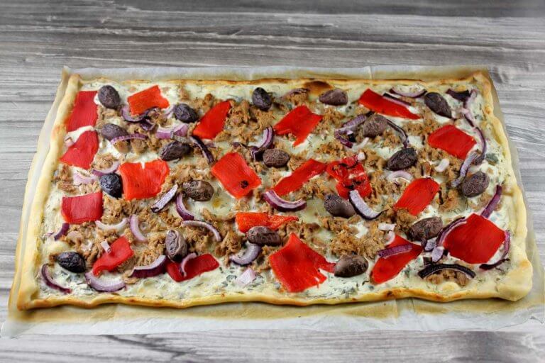 Thunfisch-Flammkuchen Thunfisch-Flammkuchen