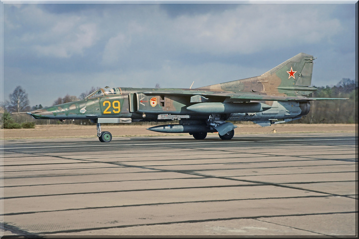 19 GvAPIB Mig-27D Yellow 29_61912556199