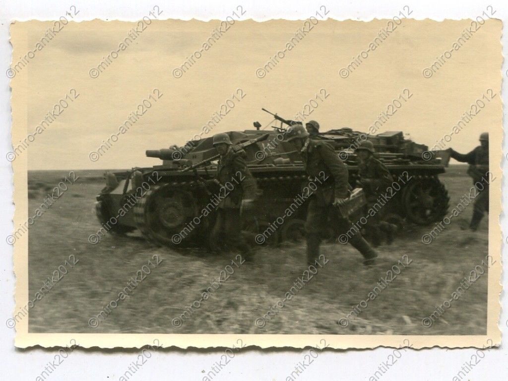 Foto, Infanterie und Sturmgeschütz im Einsatz, J