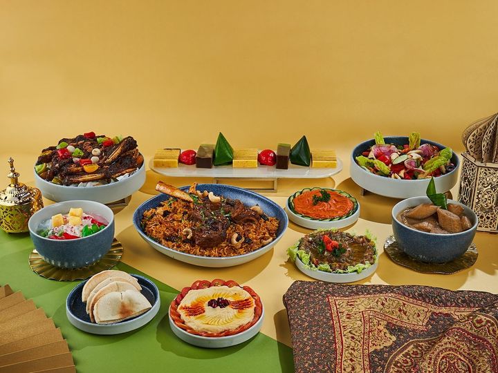 Menu makanan di Sheraton Grand Jakarta, hotel bintang lima di Jakarta yang punya paket bukber.
