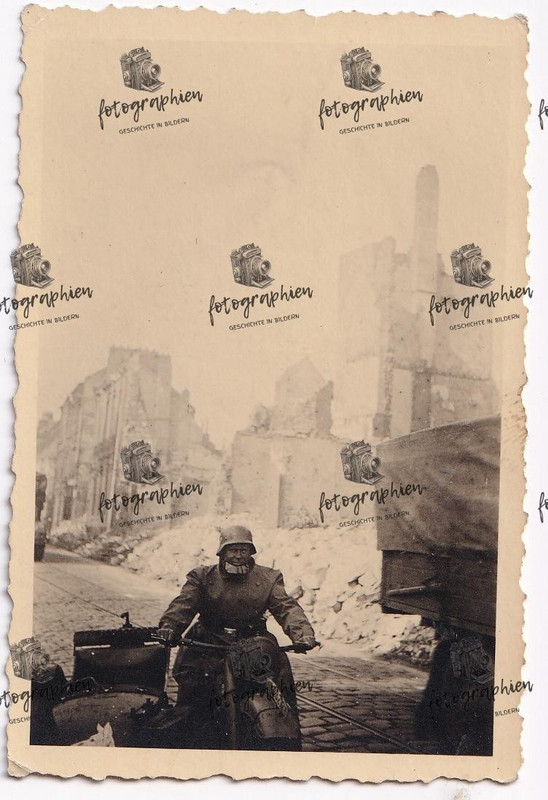 orginal Foto 2 Weltkrieg Frankreich Amiens WH Motorrad Krad Melder 1940