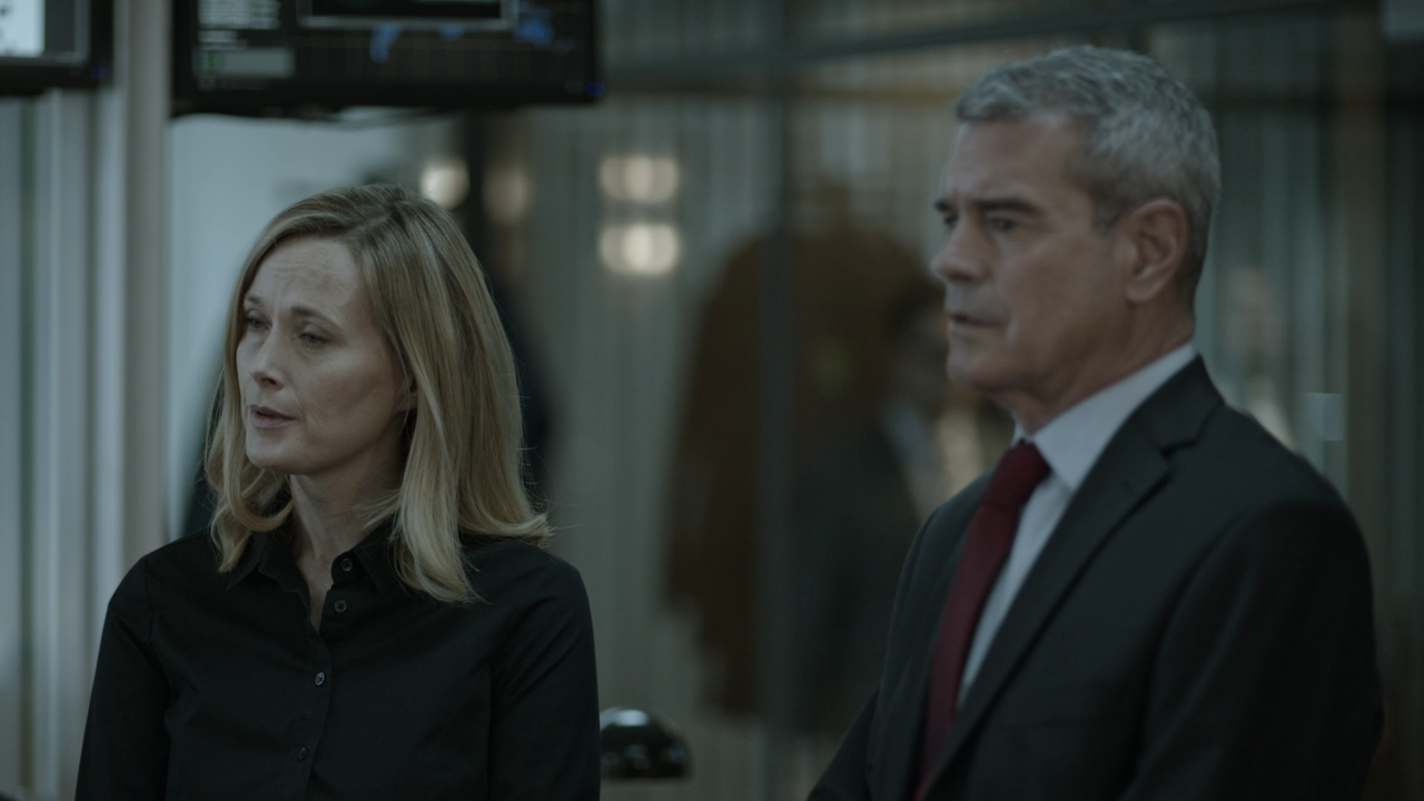 Absentia.S03E01.Tabula.Rasa.ITA.ENG.1080p.AMZN.WEB-DLMux.H.264-MeM.mkv_snapshot_33.42_[2020.09.20_16