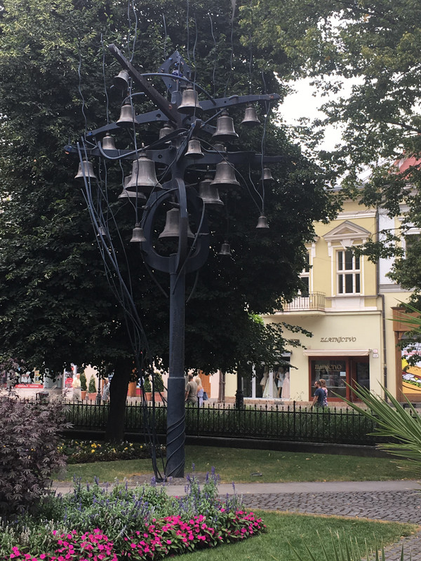 20F3D989-EDBB-4123-918C-75D123CA4000
