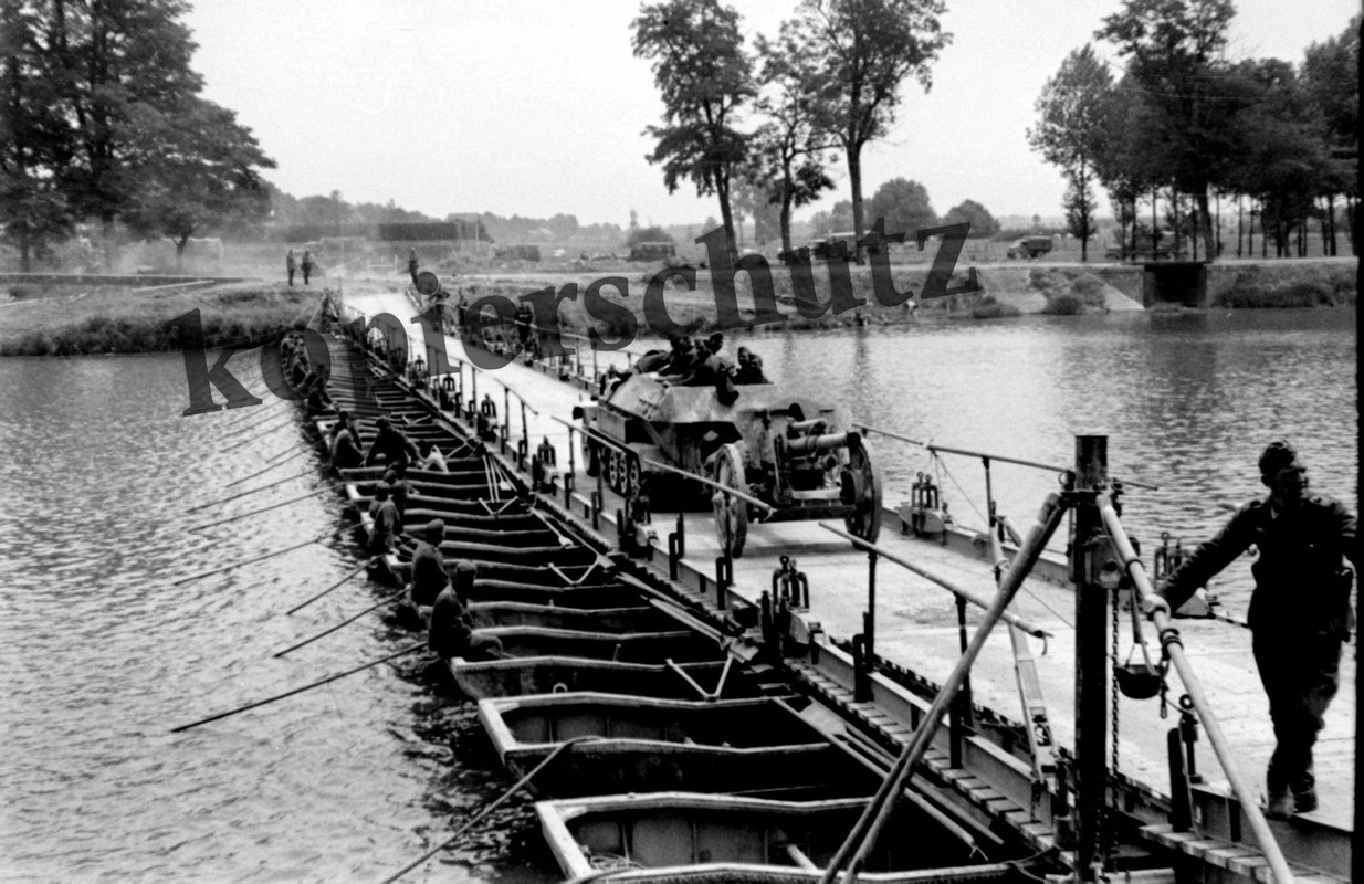 Frankreich Schützenpanzer Sd.Kfz.251 Artillerie 
