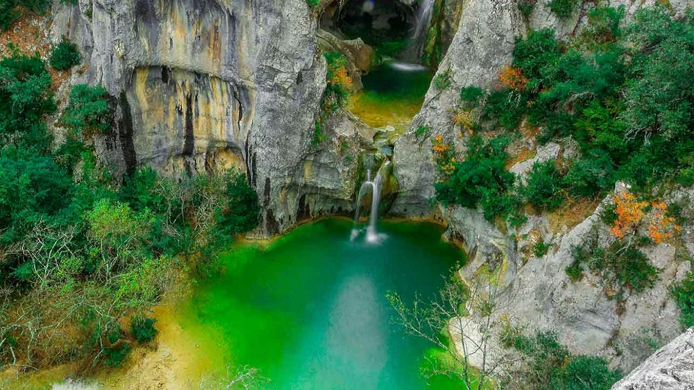 Gour de la Sompe à Lagorce, vasque naturelle en sud Ardèche