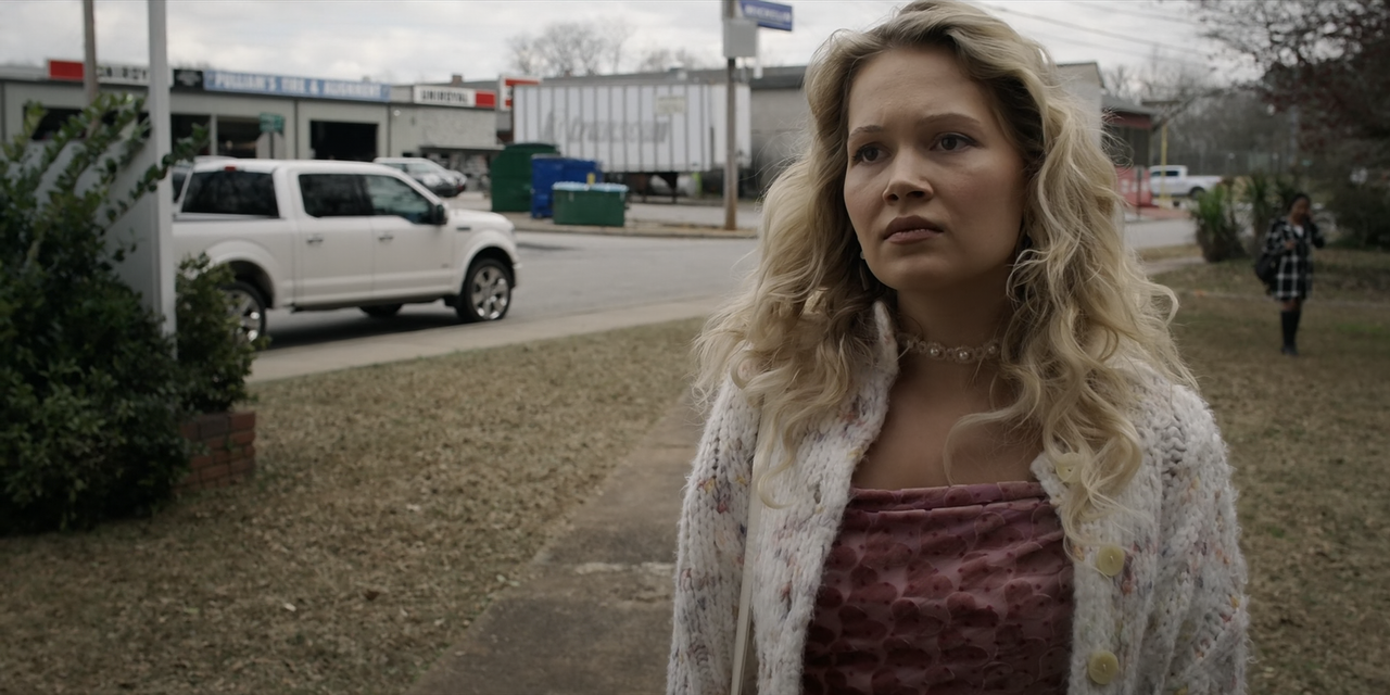 Heels.S01E06.House.Show.1080p.10bit.AMZN.WEB-DL.DDP5.1.HEVC-Vyndros.mkv_snapshot_24.28_[2021.09.20_1