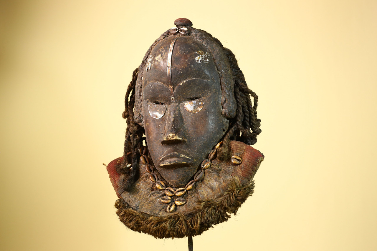 Vintage Dan Mask Africa Tribal Art Côte d Ivoire Carved Wood Cowrie Decor (6)