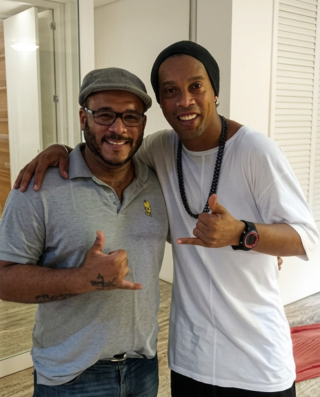 Ex Jogador Ronaldinho Gaúcho (Residente por 2 anos)