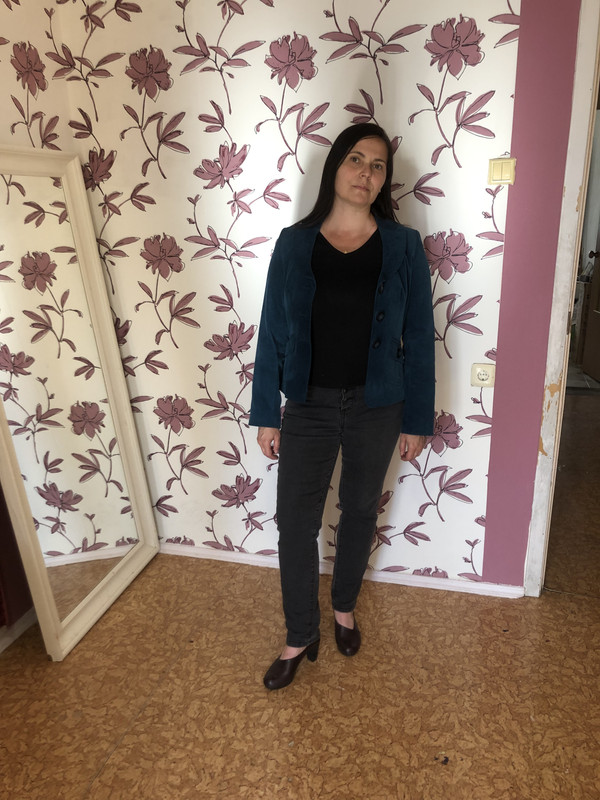 я в синем и джинсах