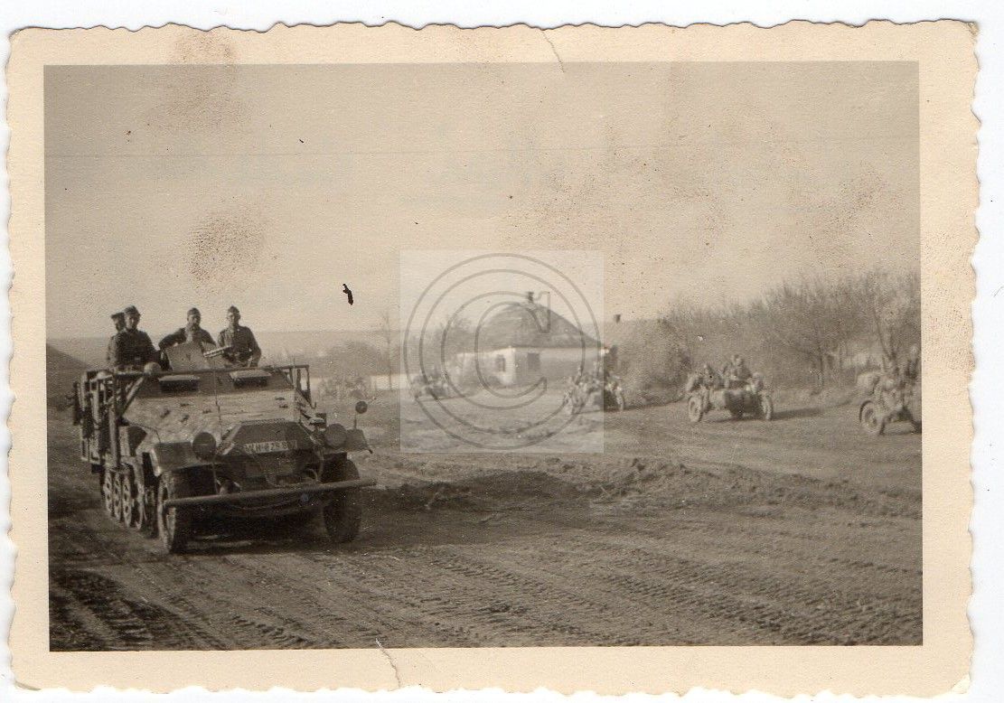 Halftruck, Schützen Panzer and several Krads wit