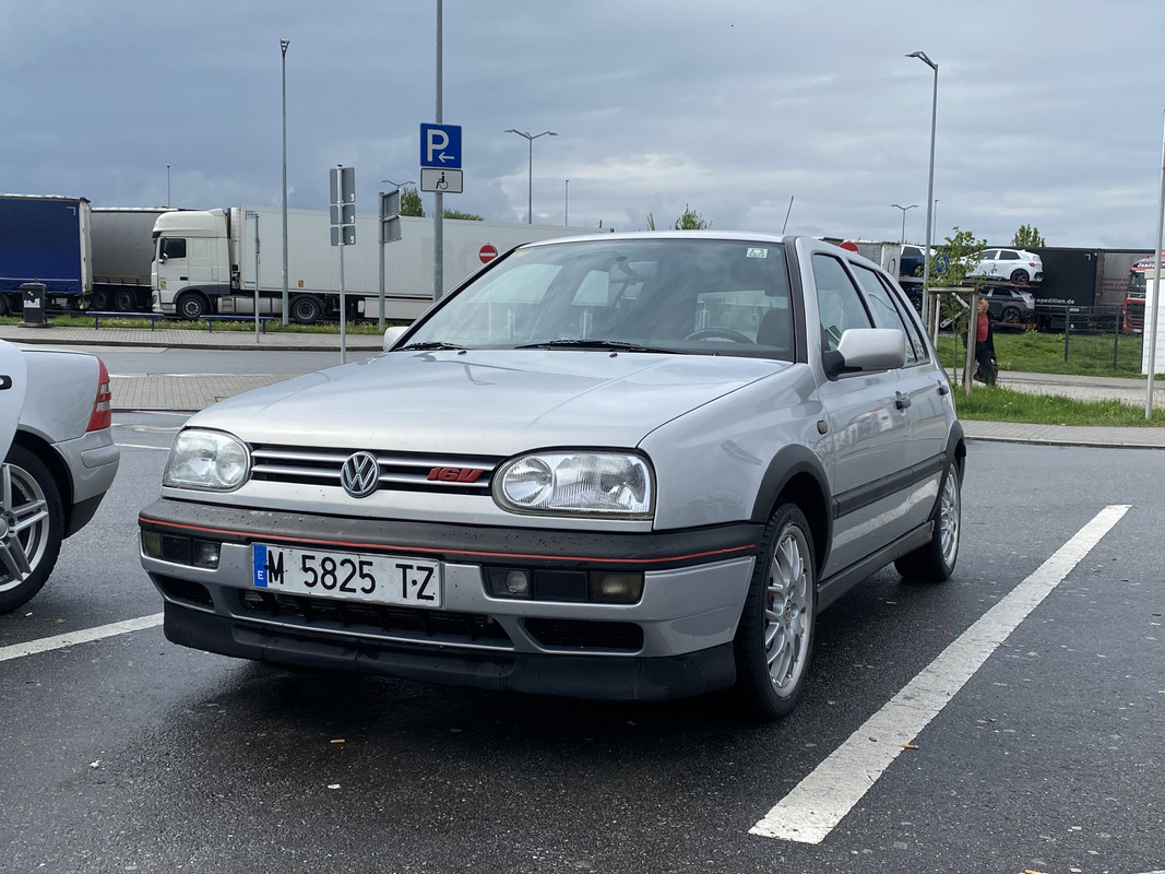 73877575-2E6A-49C5-8883-9E0903F8B677