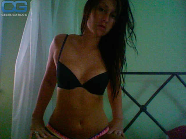 nina-stavris-fappening-pics-300122