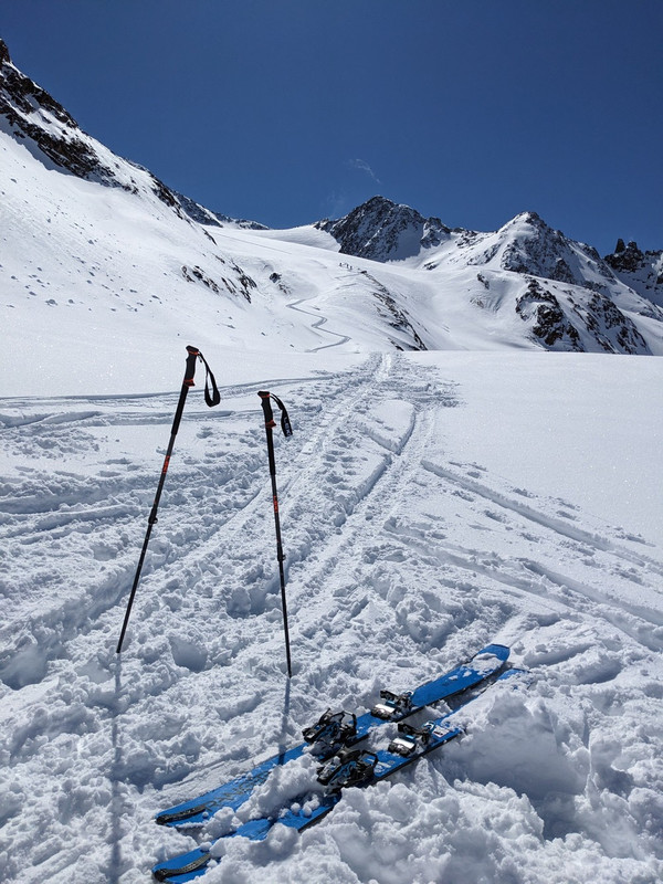 stubai_0900 Raus aus dem Skigebiet unterhalb vom Gaiskar Ferner. Auffellen
