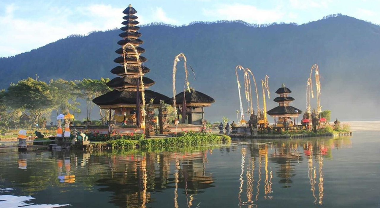 Pura Ulun Danu Beratan, Wisata Yang Wajib Dikunjungi di Bali