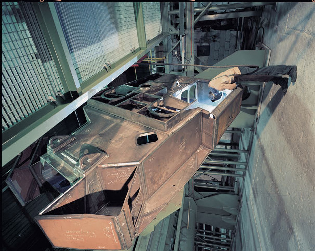 Leopard-2-A5-7-torony-kazamata.jpg