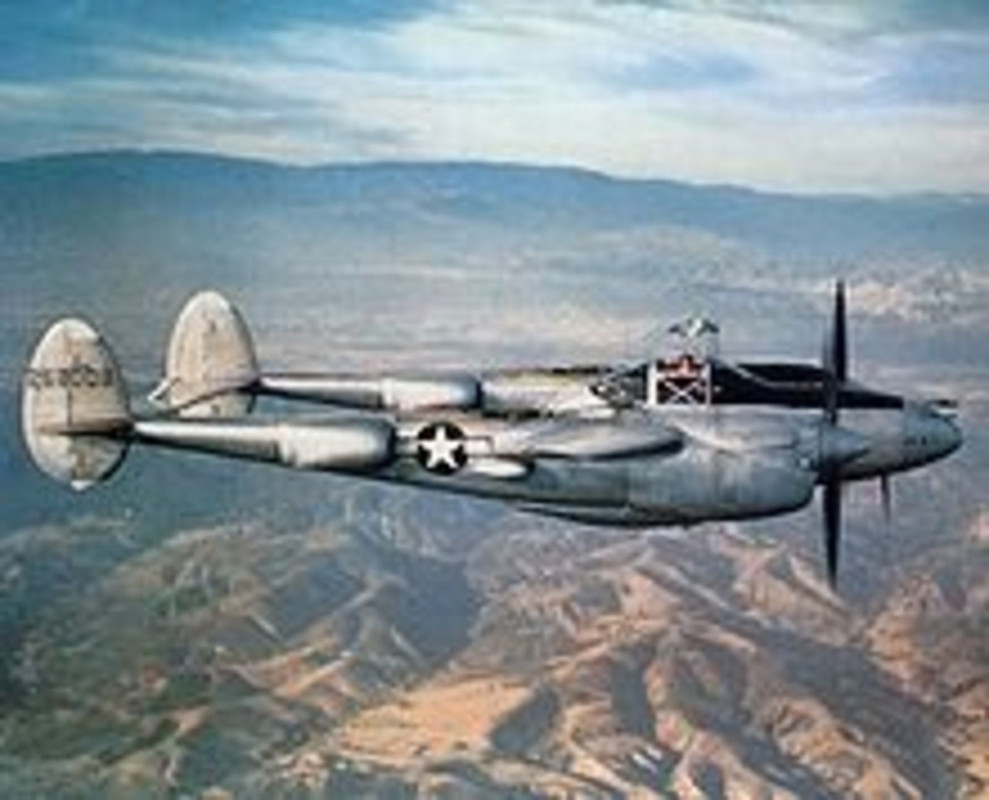 P-38 volando sobre el sur de California en 1944