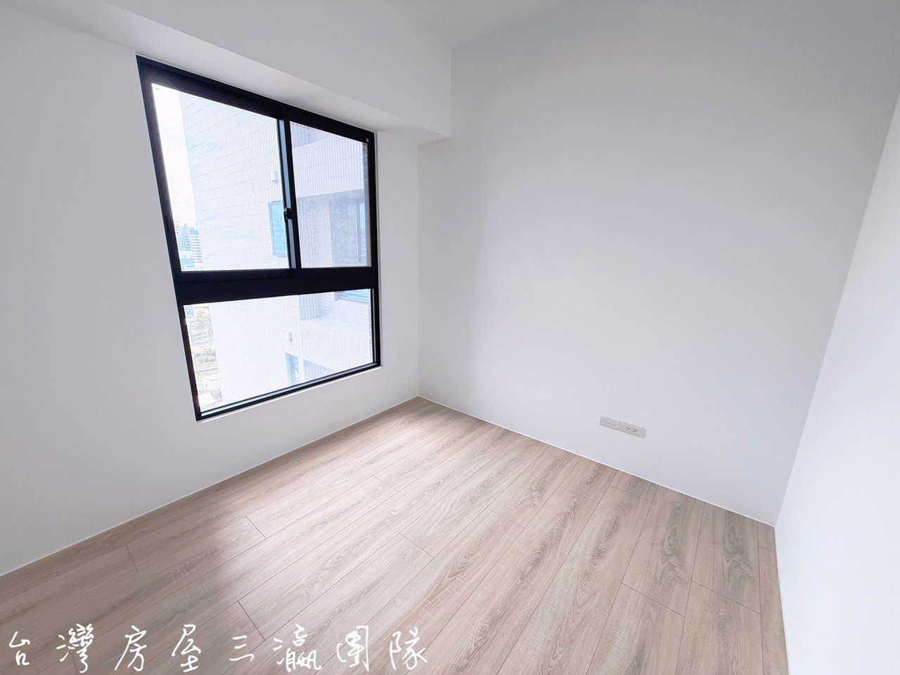 LINE ALBUM 一彎綠 12B3) 260328 10