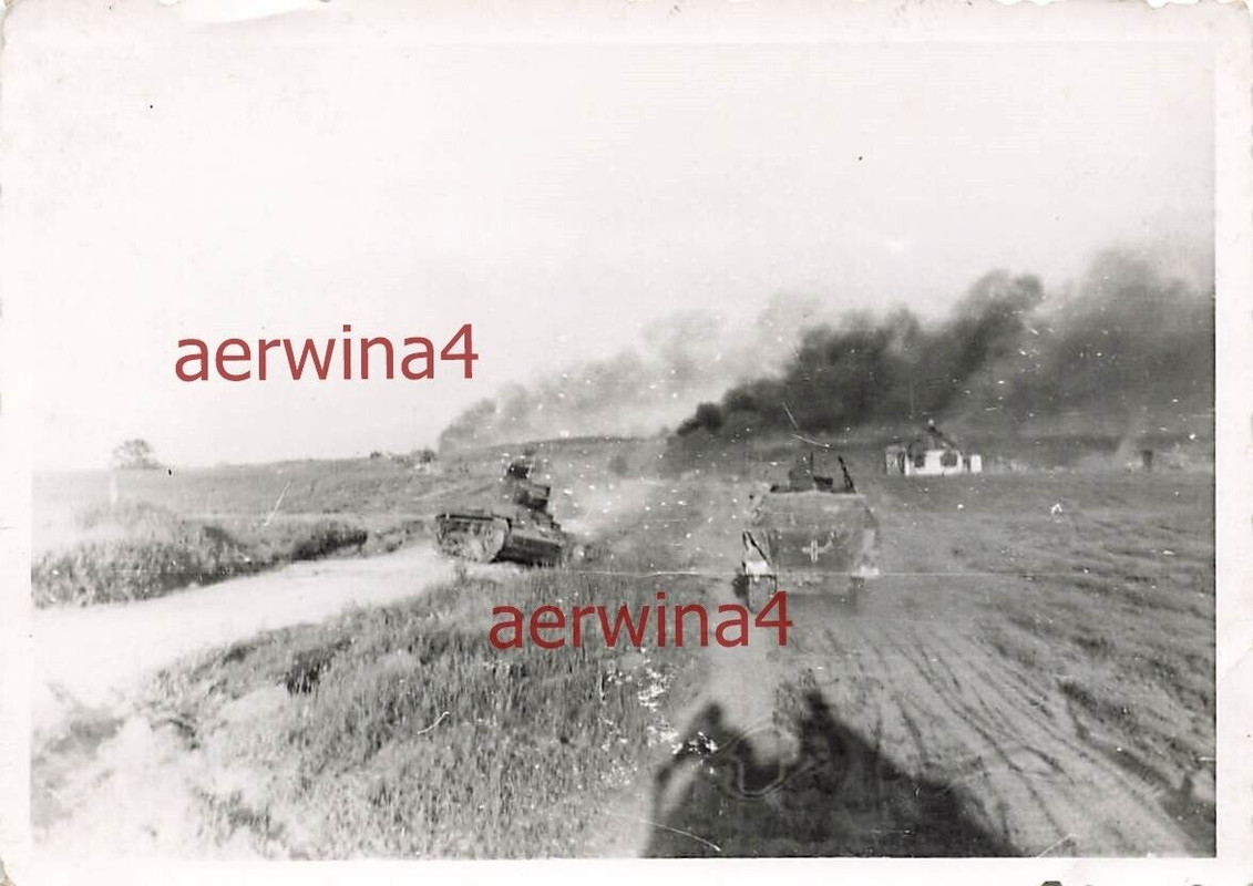 Vormarsch Schützenpanzer 251- am russ. Panzer Pleskau Russland Ostfront