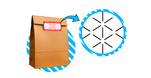 Mockup de uma sacola de delivery sendo selada com um lacre de segurança PSR.