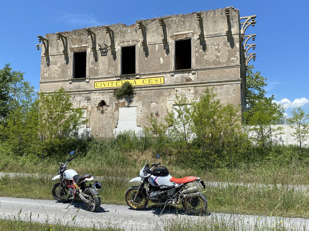 9884C2F8-42A1-4557-AA42-40E60489FDE0