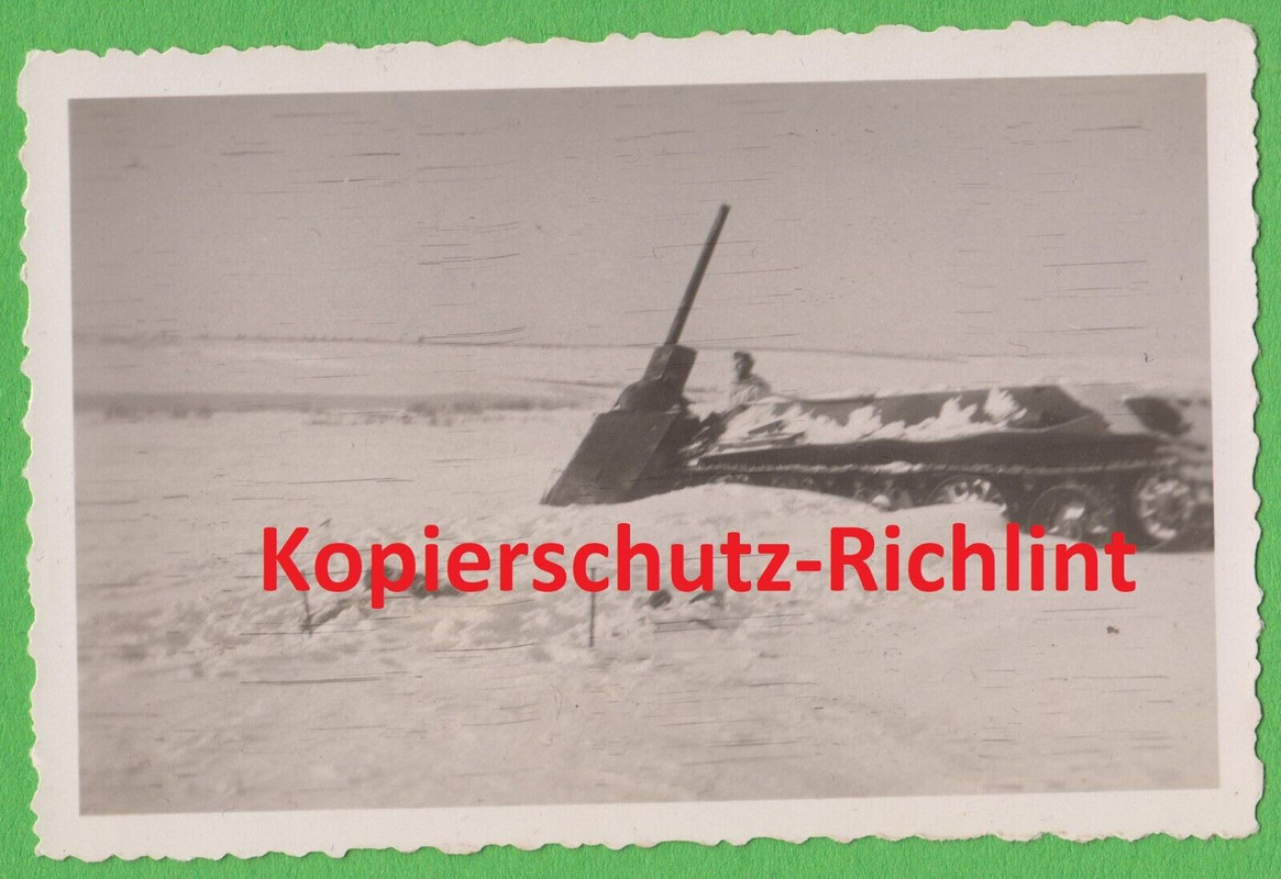 Wehrmacht Russland zerstörter russischer Panzer T-34 Turm abgesprengt