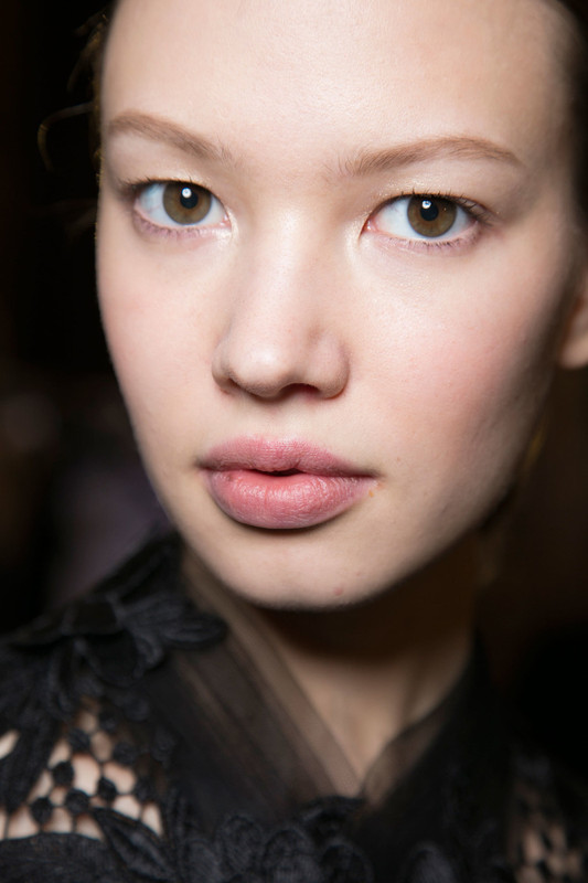 Valentin Yudashkin Fall 2016 Backstage 0QJv0tYig