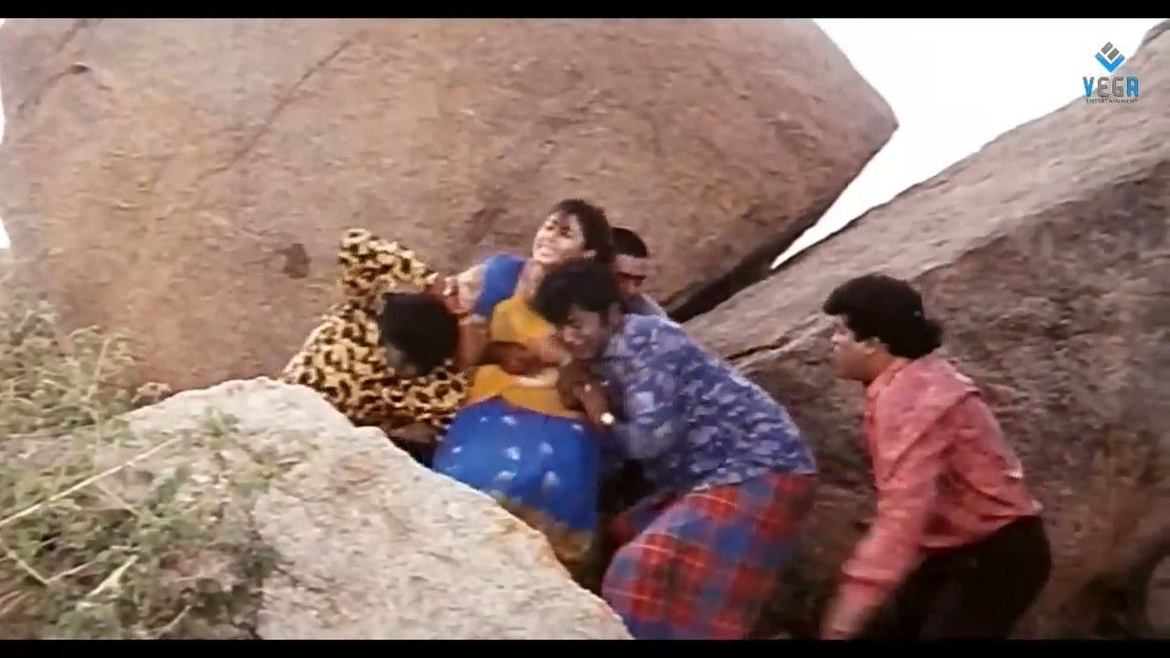 Dolly Minhas Palviahgam Avi - Villains Troubles a Women_4MxpygcjgQs.mp4_20220519_114917.827