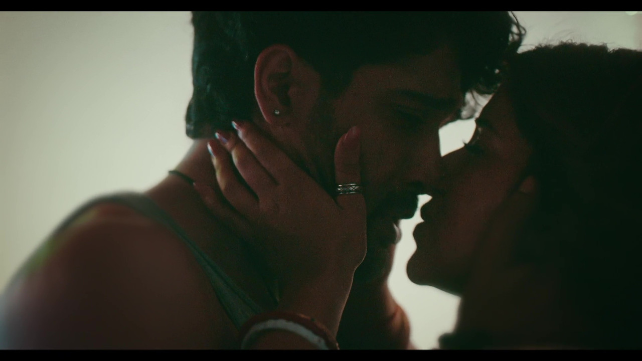 vlcsnap-2025-04-16-23h06m34s472