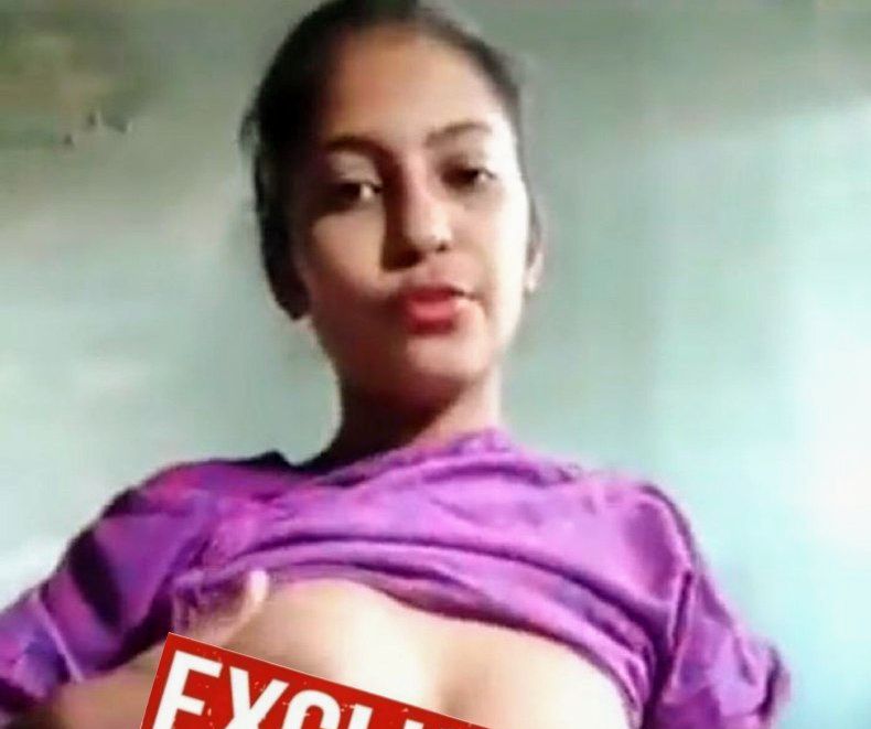Desi girlfriend rubbing her pssy and pressing boobs masturbating