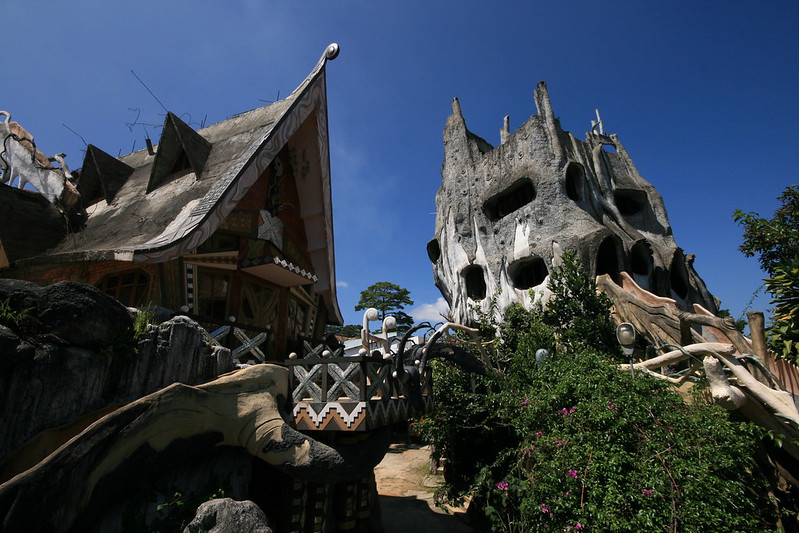 Carzy House, tempat wisata untuk itinerary liburan di Da Lat Vietnam selama 3 hari 2 malam.